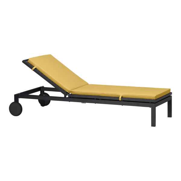 Liege mit grauem Kissen